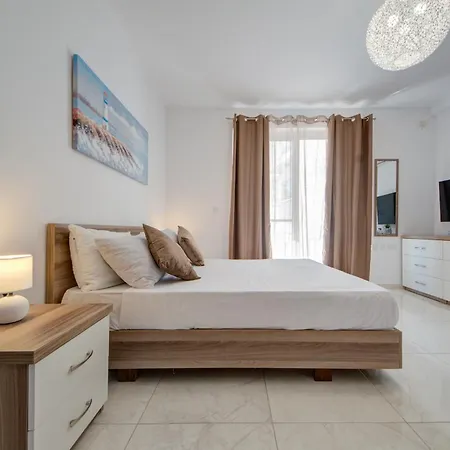 Lovely 3br With Private Terrace In Swieqi By 360 Estates Is-Swieqi