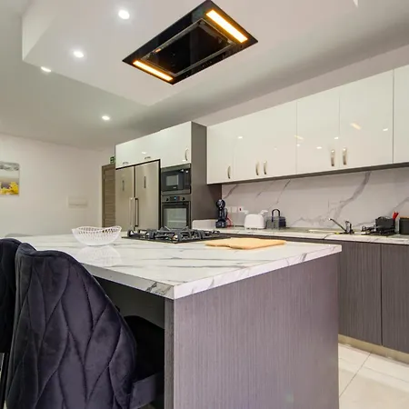 Lovely 3br With Private Terrace In Swieqi By 360 Estates 아파트 Is-Swieqi