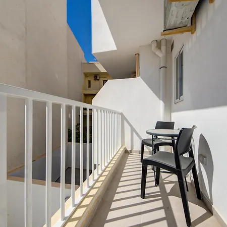 Lovely 3br With Private Terrace In Swieqi By 360 Estates Is-Swieqi